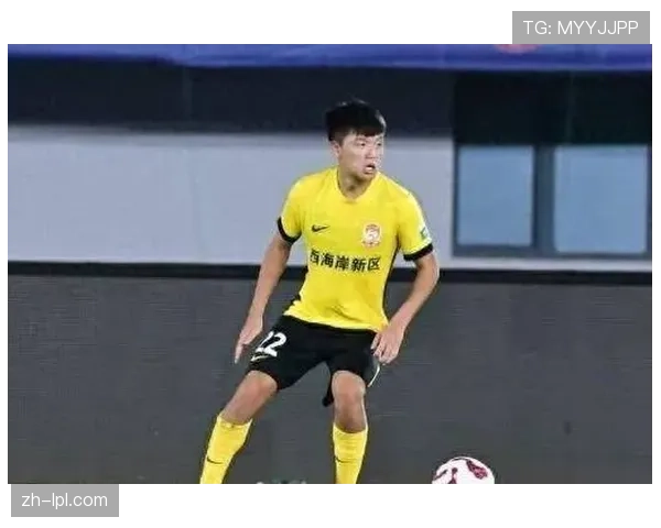 杨希加盟上海海港，05后抢断王携欧洲青训底蕴补强防线