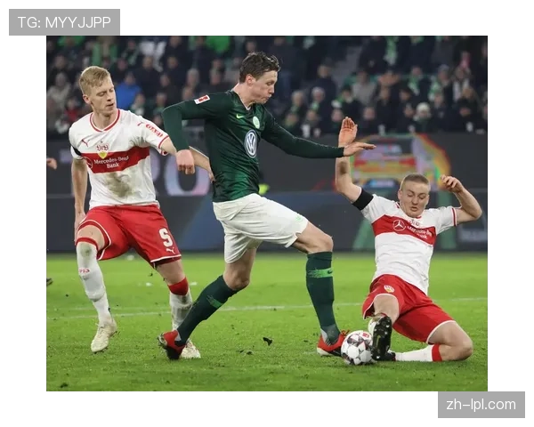 狼堡主帅:“我们会研究斯图加特的录像,重点防范他们的边路小组配合” 狼堡主帅:“我们会研究斯图加特的录像,重点防范他们的边路小组配合”